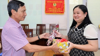 ពិធីជួបសំណេះសំណាលជាមួយថ្នាក់ដឹកនាំ បុគ្គលិក និងកម្មករ កម្មការិនី ដែលបម្រើការងារផ្នែកអនាម័យបរិស្ថាន
