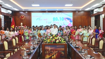 Văn phòng UBND tỉnh gặp mặt nữ cán bộ, công chức, viên chức nhân ngày 20/10