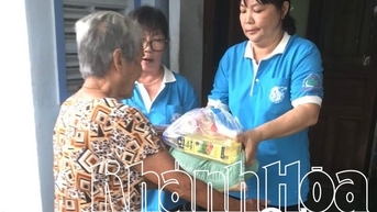 ឃុំ​ដៀន​ឡាក់​ផ្តល់​អំណោយ​ចំនួន​៩៥​ជូន​ស្ត្រី​ក្នុង​គ្រា​លំបាក