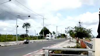 ទំនប់​នៅ​តាម​ដង​ទន្លេ Tien បន្ត​ស្រក​ចុះ ហើយ​ការ​បាក់​ដី​បាន​កើត​ឡើង។
