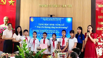 សាលាបឋមសិក្សា Hoang Van Thu បានបរិច្ចាគថវិកាជាង ៦០លានដុង ដល់សាលារៀននៅ Thai Nguyen