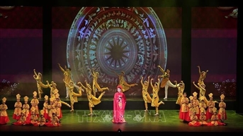 កម្មវិធីសិល្បៈ 'ផ្ការីកក្រោយភ្លៀង' រៃអង្គាសថវិកាជួយជនរងគ្រោះដោយទឹកជំនន់នៅ Cao Bang