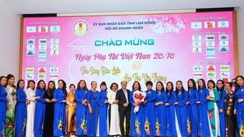 សមាគមសហគ្រិនស្ត្រី Lam Dong ផ្តល់កិត្តិយស "ផ្កាកុលាបមាស" ឆ្នាំ 2025