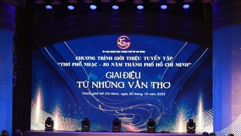 កំណាព្យ​រៀបចំ​ជា​តន្ត្រី​លើក​តម្កើង​អនុស្សាវរីយ៍​៥០​ឆ្នាំ​នៃ​ទីក្រុង​ហូជីមិញ