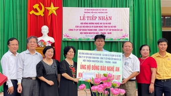 Trao tặng hơn 400 triệu đồng cho xã Tân An bị thiệt hại do bão số 10