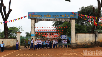 អានុភាព​ជួយ​សិស្ស​ជនជាតិ​ភាគតិច​នៅ​តាម​ព្រំដែន​បាន​ទៅ​រៀន