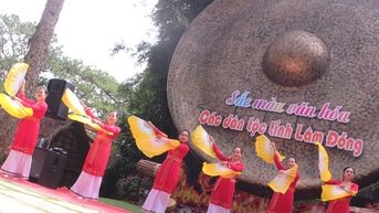 ដើម្បីធ្វើឱ្យ "សហគមន៍កំពូល" ឈានដល់ស្តង់ដារអន្តរជាតិ