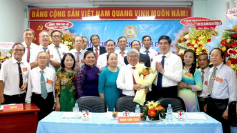 លោក Cao Van Binh ត្រូវ​បាន​ជ្រើសរើស​ឲ្យ​កាន់​តំណែង​ជា​ប្រធាន​សមាគម​អតីត​គ្រូបង្រៀន​ខេត្ត Gia Lai។