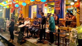 កន្លែងជាច្រើននៅក្នុងទីក្រុង Hoi An ប្តេជ្ញាលុបបំបាត់អ្នកលក់ដូរតាមដងផ្លូវ អ្នកលក់ស្ករគ្រាប់ និងអ្នកសុំទាន។