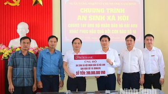 Agribank Nam Dinh 시스템은 10호 폭풍으로 피해를 입은 사람들과 공동체를 위해 15억 VND를 지원합니다.