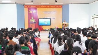 Tuyên truyền biển, đảo cho học sinh Trường THPT Dân tộc nội trú N’Trang Lơng