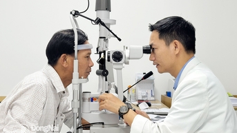 Người đàn ông suýt mù mắt vì chủ quan do thói quen dùng 'thuốc nhỏ mắt'
