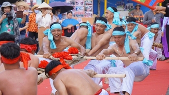 Hàn Quốc và một số nước đến Việt Nam trình diễn kéo co