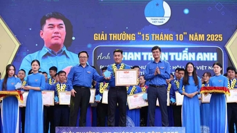 Viết nên những câu chuyện đẹp bằng khát vọng cống hiến