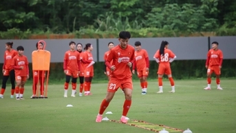 ក្រុមបាល់ទាត់នារីរង់ចាំយុវជន