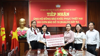 Agribank Chi nhánh Long An ủng hộ hơn 140 triệu đồng hỗ trợ đồng bào khắc phục hậu quả bão, lũ