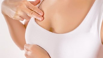 ដោយ​រង​នូវ​ជំងឺ​ចម្លែក ដើមទ្រូង​របស់​ស្ត្រី​មាន​ការ​លូតលាស់​ជា​បន្តបន្ទាប់ ។