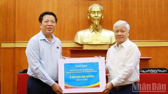 Bộ Xây dựng trao 5 tỷ đồng ủng hộ đồng bào bão lũ