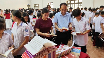 សៀវភៅសិក្សាច្រើន៖ ការពិតពហុវិមាត្រ