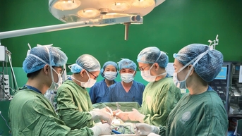 Phẫu thuật thành công ca ung thư tuyến giáp xâm lấn khí quản hiếm gặp