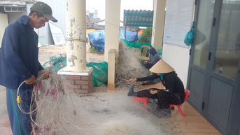 ប្រជាជនខេត្ត Quang Ngai ទប់ស្កាត់ និងទប់ទល់នឹងព្យុះលេខ ១២ ជាបន្ទាន់