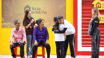 MisThy rơi nước mắt khi cô bé 10 tuổi hỏi: “Không biết mẹ có thương con không?”