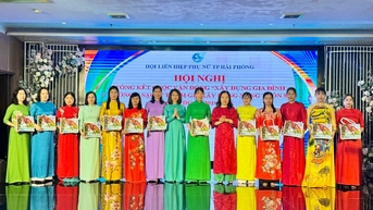 15 năm phụ nữ Hải Phòng bền bỉ xây dựng gia đình '5 không, 3 sạch'