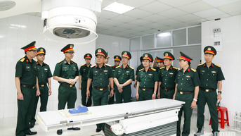 Chủ nhiệm Tổng cục Hậu cần - Kỹ thuật kiểm tra Viện Y học phóng xạ và U bướu Quân đội