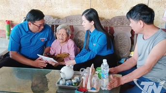 Thành đoàn TP. Hồ Chí Minh hỗ trợ người dân xã Thần Sa và phường Linh Sơn