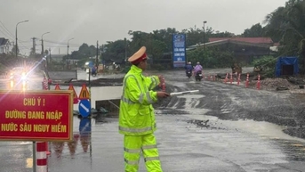 Cảnh sát giao thông Đà Nẵng huy động tối đa lực lượng, phương tiện ứng phó bão số 12