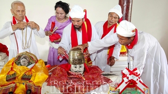រំលឹកគុណូបការៈរបស់ដូនតា សិប្បកម្មស្មូន Bau Truc Cham