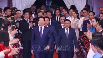ប្រធាន​ចូលរួម​ក្នុង​ពិធី​ប្រគល់​រង្វាន់​នៃ​ការ​ប្រលង​សរសេរ​អត្ថបទ​នយោបាយ​លើក​ទី​៥ ស្ដីពី​ការ​ការពារ​មូលដ្ឋាន​មនោគមវិជ្ជា​បក្ស។