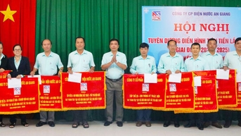 ក្រុមហ៊ុនភាគហ៊ុនរួម អគ្គិសនី និងទឹក អានយ៉ាង បានរៀបចំសន្និសិទមួយ ដើម្បីផ្តល់កិត្តិយសដល់ ម៉ូដែលទំនើបៗ។