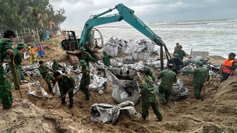 Khẩn trương ứng phó mưa lũ, ngập lụt tại Trung Trung bộ