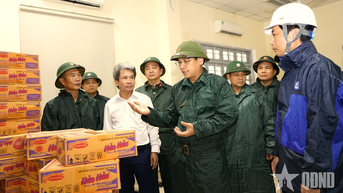 LLVT Quân khu 5 dốc sức giúp dân phòng, chống bão số 12