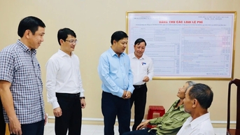 Dak Lak៖ លេខាបក្សខេត្ត Luong Nguyen Minh Triet ពិនិត្យមជ្ឈមណ្ឌលសេវារដ្ឋបាលសាធារណៈនៃសង្កាត់ Ea Kao