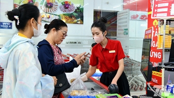 ទីផ្សារ និងផ្សារទំនើបកំពុងដំណើរការជាធម្មតា។