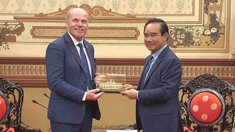 ប្រធានគណៈកម្មាធិការប្រជាជនទីក្រុងហូជីមិញ ទទួលជួបឯកអគ្គរដ្ឋទូតកាណាដាប្រចាំនៅវៀតណាម