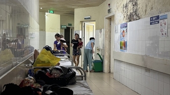 Đà Nẵng: Trẻ mắc cúm virus nhập viện tăng cao, nhiều ca nằm ngoài hành lang