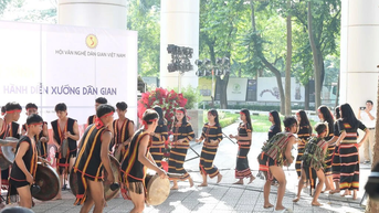 លើកតម្កើងបេតិកភណ្ឌយូណេស្កូ៖ នៅពេលដែលតន្ត្រីជនជាតិភាគតិចលាយឡំជាមួយសម័យកាល