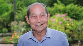 សូមគោរពលោកតាអាយុ ៨៧ឆ្នាំ នៅ Cu Chi ដែលបានបរិច្ចាគដី ៤០០ ម៉ែត្រការ៉េ ដើម្បីសាងសង់ផ្លូវ