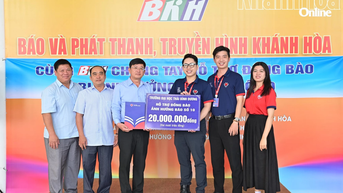 សាកលវិទ្យាល័យប៉ាស៊ីហ្វិកបានបរិច្ចាគប្រាក់ជាង ២០លានដុង ដល់ប្រជាជនដែលរងផលប៉ះពាល់ដោយព្យុះ និងទឹកជំនន់។