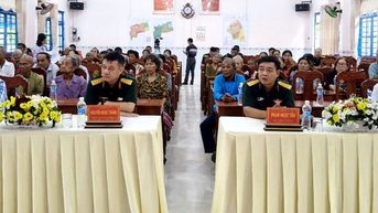 កងពលតូចពាសដែកទី៤១៦ ផ្សព្វផ្សាយច្បាប់នៅតំបន់ជនជាតិភាគតិច