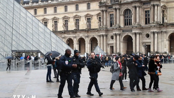 សារមន្ទីរ Louvre Heist: នាយកសារមន្ទីរទទួលស្គាល់កំហុសសុវត្ថិភាព