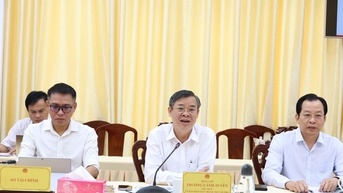 សាជីវកម្មមួយបានស្នើឱ្យវិនិយោគលើទីលានវាយកូនហ្គោលចំនួន 2 នៅទីក្រុង Can Tho ។