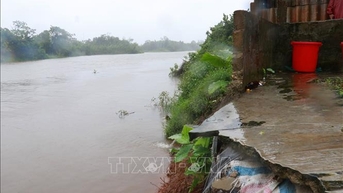 ការ​បាក់​ច្រាំង​ទន្លេ​បាន​គំរាម​កំហែង​ដល់​អាយុ​ជីវិត​របស់​គ្រួសារ​ជា​ច្រើន​នៅ Trieu Binh (Quang Tri)