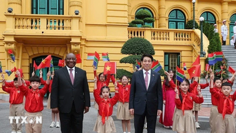 Chủ tịch nước Lương Cường chủ trì Lễ đón cấp Nhà nước Tổng thống Nam Phi