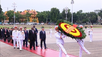 ប្រធានាធិបតីអាហ្រ្វិកខាងត្បូង មកទស្សនាវិមាន ហូជីមិញ