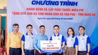 មន្ទីរពេទ្យទូទៅ Cua Dong ឧបត្ថម្ភថវិកាចំនួន ១៨០លានដុង ផ្តល់ការពិនិត្យសុខភាព និងអំណោយជូនប្រជាជនក្នុងឃុំ Tan Phu ដោយឥតគិតថ្លៃ
