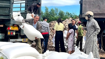 Bac Ninh៖ សិស្ស​ជនជាតិ​ភាគតិច​ជាង ៧២០០ នាក់​ទទួល​បាន​ការ​ឧបត្ថម្ភ​អង្ករ​ពី​រដ្ឋាភិបាល